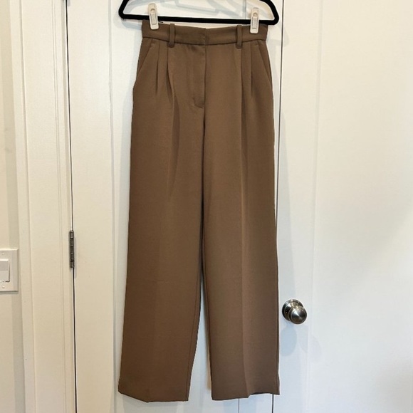 Aritzia Pants - Aritzia effortless shitake size 4